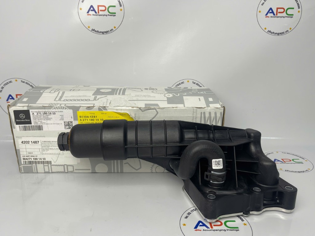 Két làm mát dầu Mercedes - A2711801410